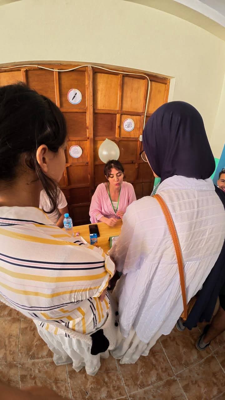 لقاء فردي حول طاولة